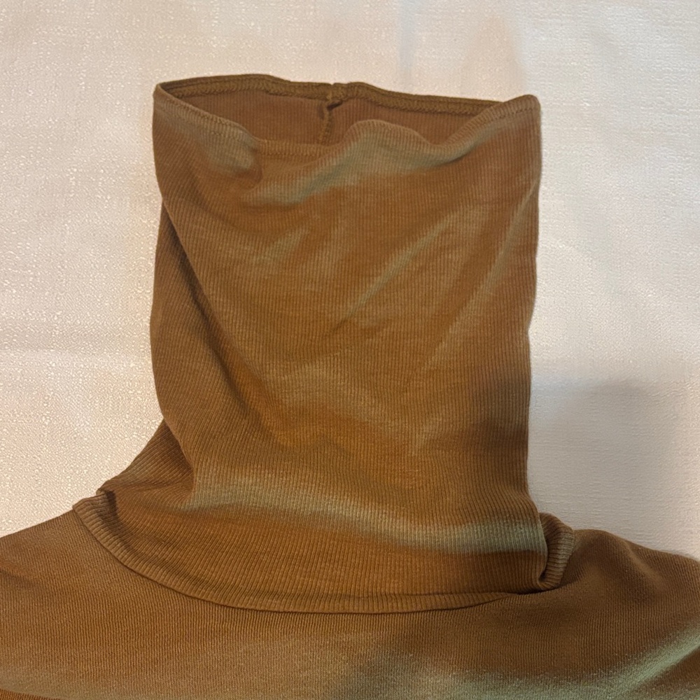 Aerie women’s  Earthy Brown Turtleneck Sweater - Picture 4 of 5